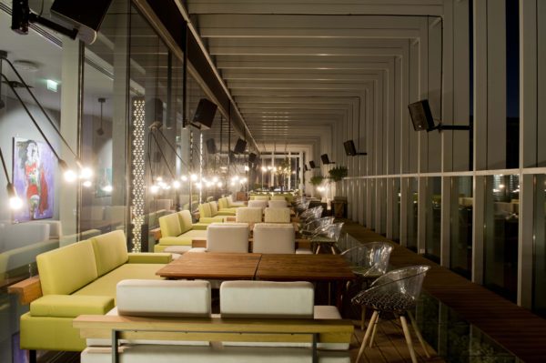 Design de Interiores Iris Bar, um conceito jovem e luxuoso para a agitada vida noturna de Dubai 3.1